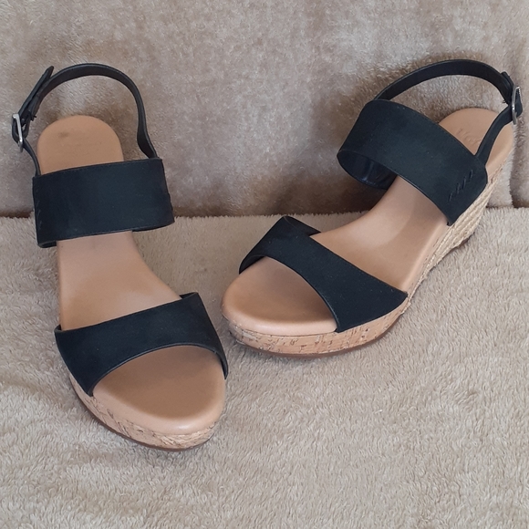 UGG Wedges - Picture 1 of 9